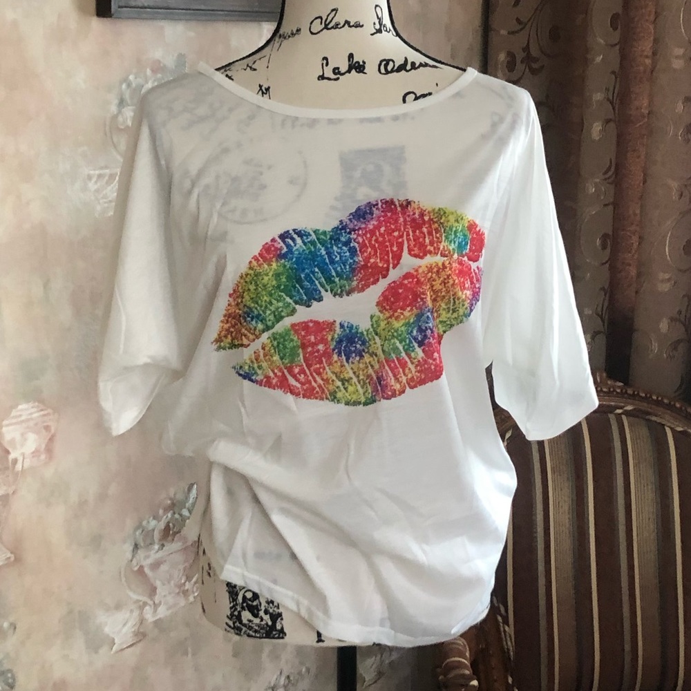 SCOOP NECK GRAPHIC TEE NWT - Picture 3 of 3